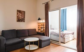 Apartament Ultracentral, Universitate